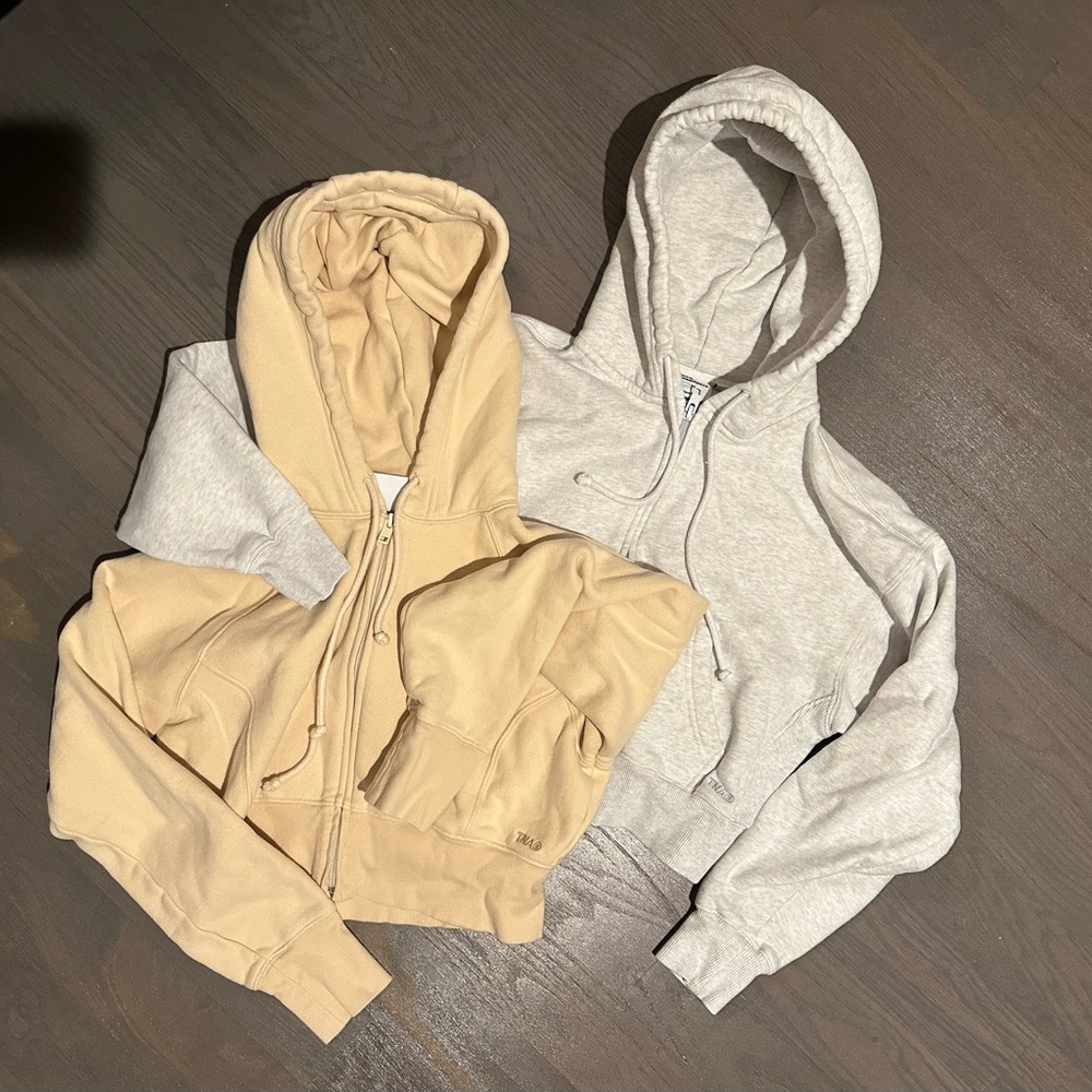 Aritzia cropped zip up sweatshirts